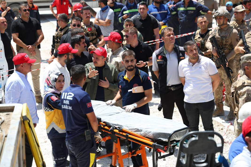 Gabar Dağı'nda ölen mühendise son veda! Petrol sahasında sondaj kulesi devrilmişti - Resim: 38